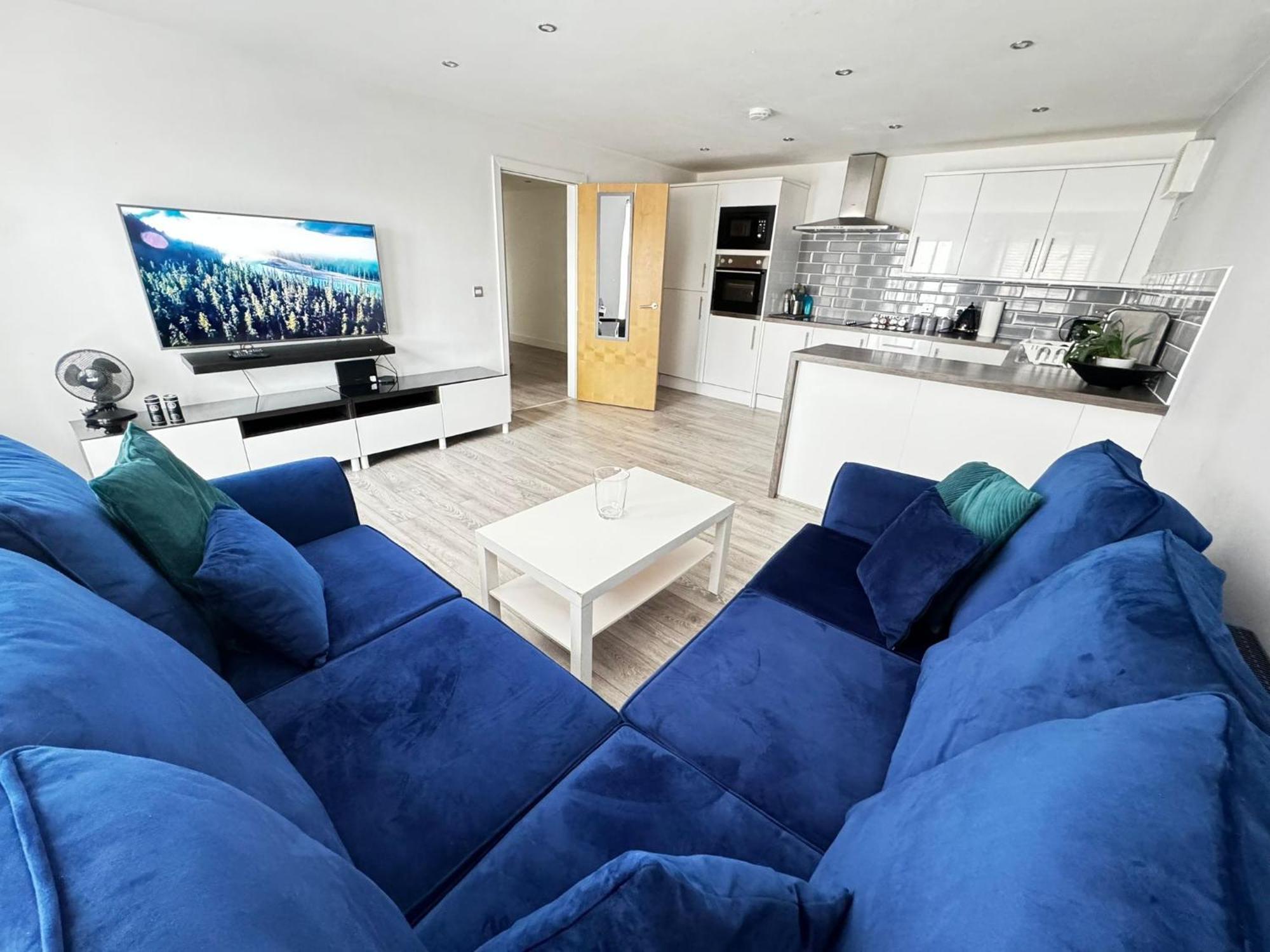Rnm - Business Professionals Stay, Walsall City Centre, 2 Bedroom With Ensuite And Bathroom, Entire Place, Kitchen & Washroom With Amenities, Smart Tv, Easy Access, Fast Wifi, Parking Nearby, Great Transport Links מראה חיצוני תמונה